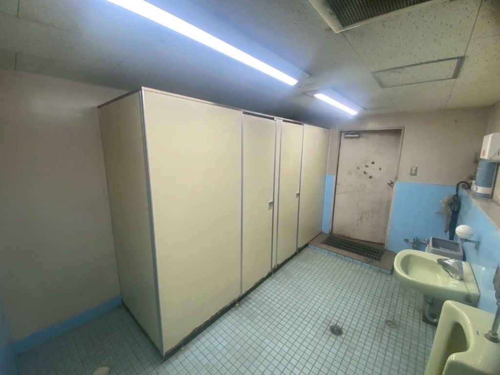 施工前：古い天井ボードの状態